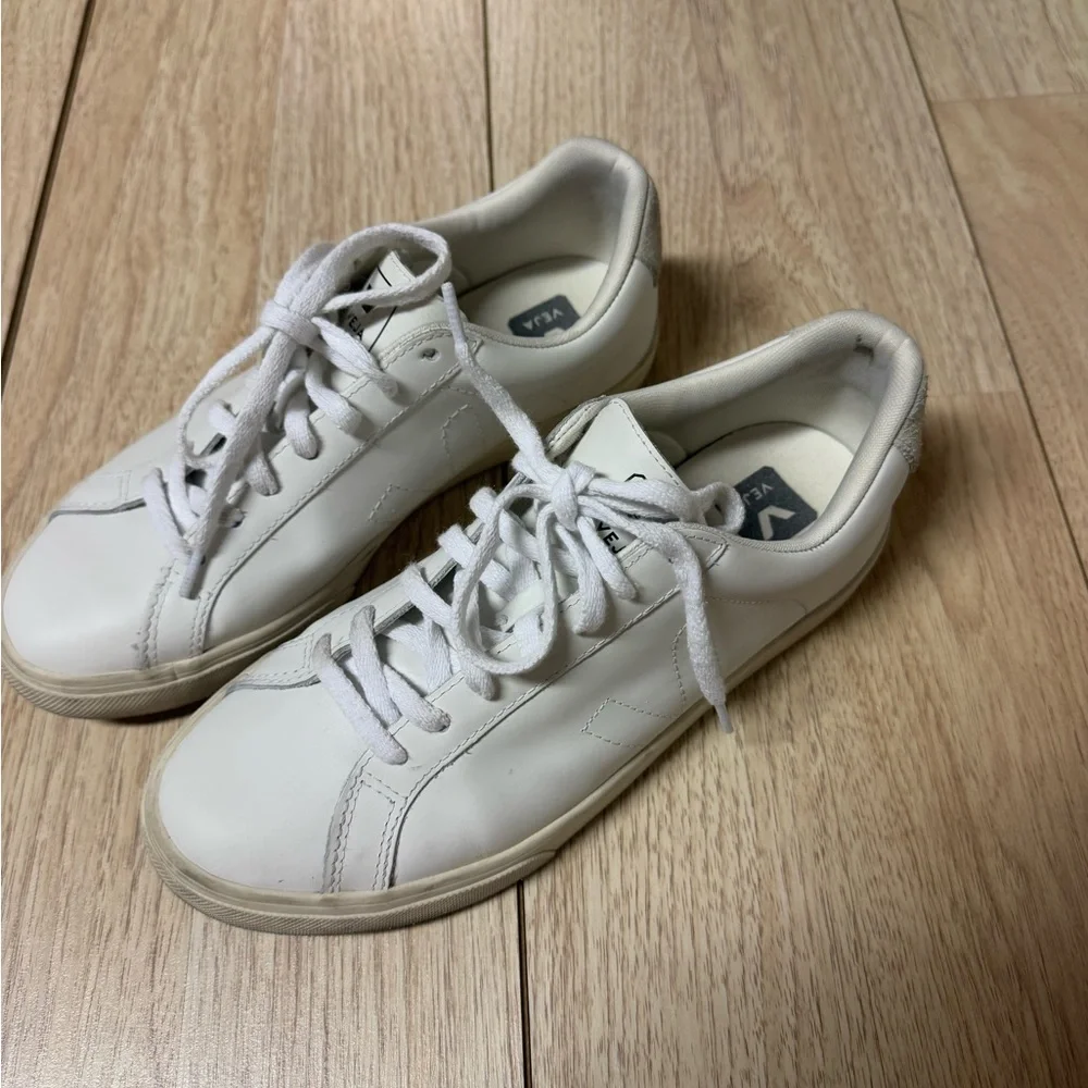 Veja Esplar Stitched Logo Sneakers - Picture 4 of 10